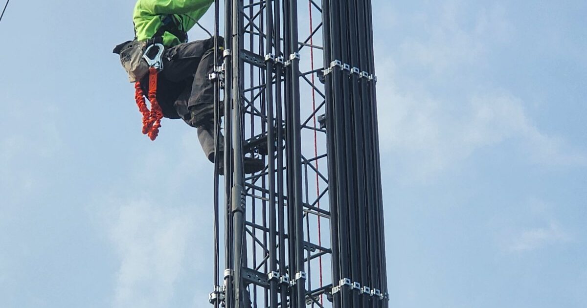Tower technician tower climber cell 5g 6g
